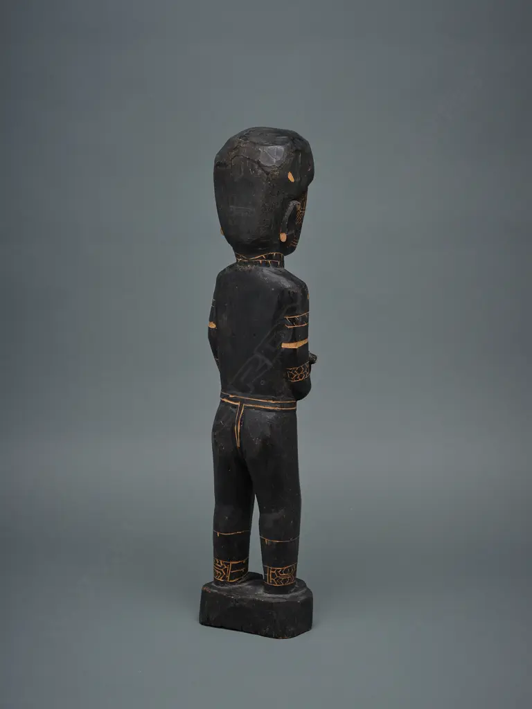 Solomon Islands wooden male figure, Image 1++